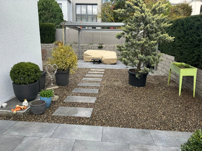 Bepflanzung &amp; Rasen