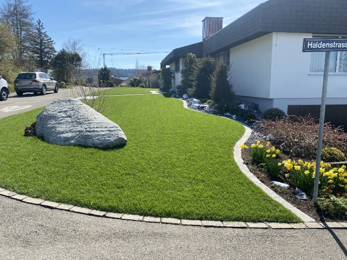 Bepflanzung &amp; Rasen