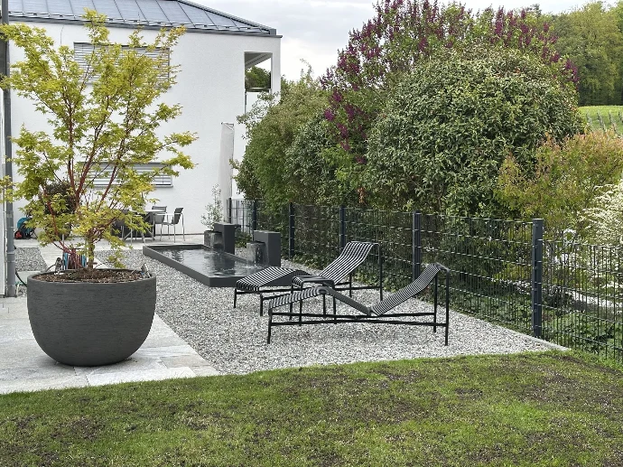 Bepflanzung &amp; Rasen